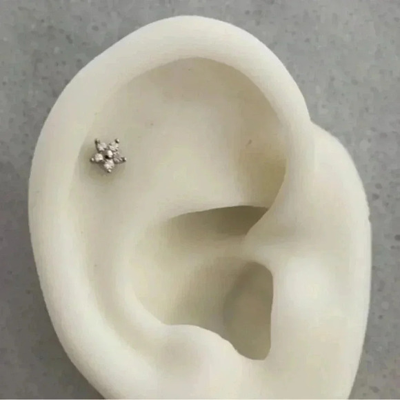 COPY - Silver Crystal Flower Micro Mini Cartilage Earring - Picture 4 of 4